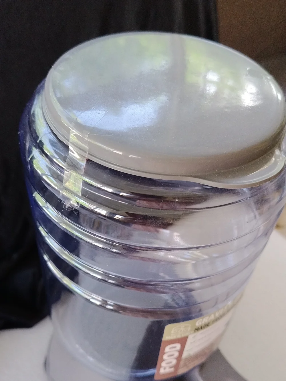 3.5-liter gravity pet food feeder